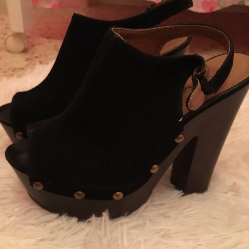 Heels - Picture 2 of 2